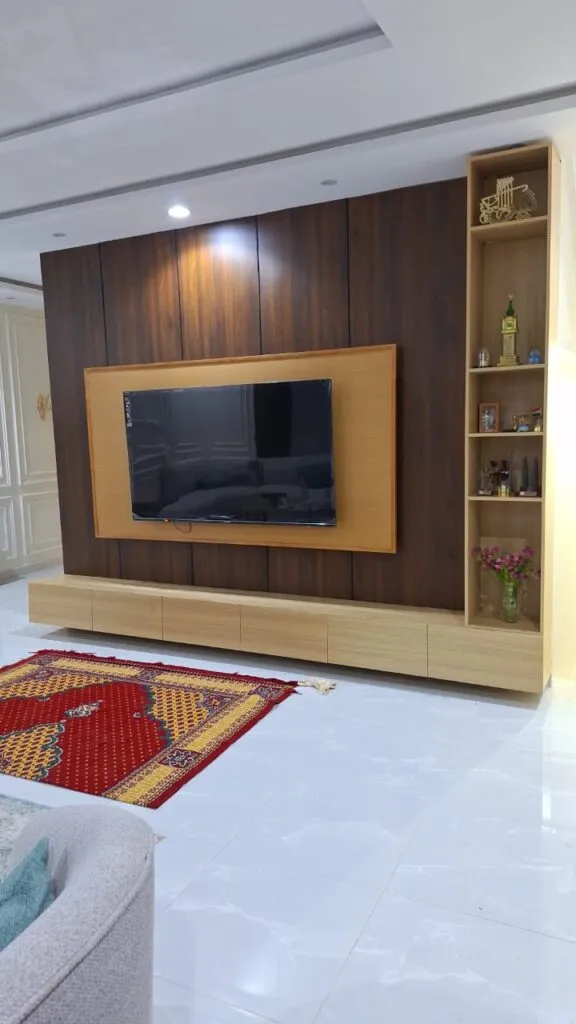 معلم دهانات وديكورات فوم وبديل الشيبورد ودواليب في حي النخيل