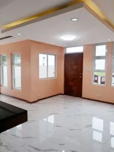 معلم العوازل والدهانات والترميم في حي الديرة والبطحاء