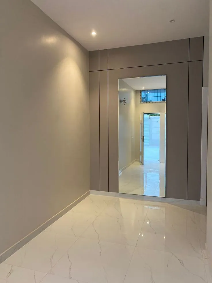 معلم دهانات وديكورات فوم وبديل الشيبورد ودواليب في حي النخيل