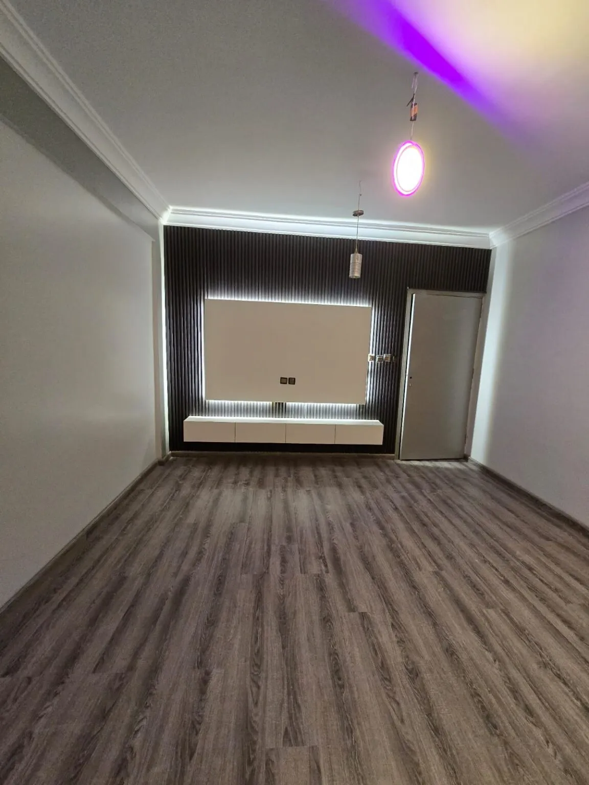 معلم دهانات وديكورات فوم وبديل الشيبورد ودواليب في حي النخيل