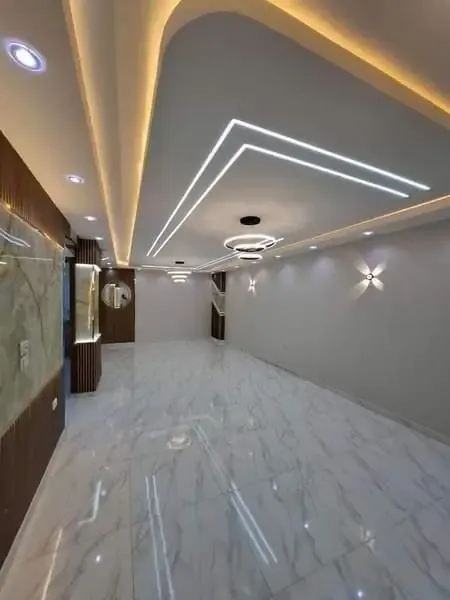 فني دهانات في أحياء شمال الرياض أقوى خدمات التشطيب والدهانات